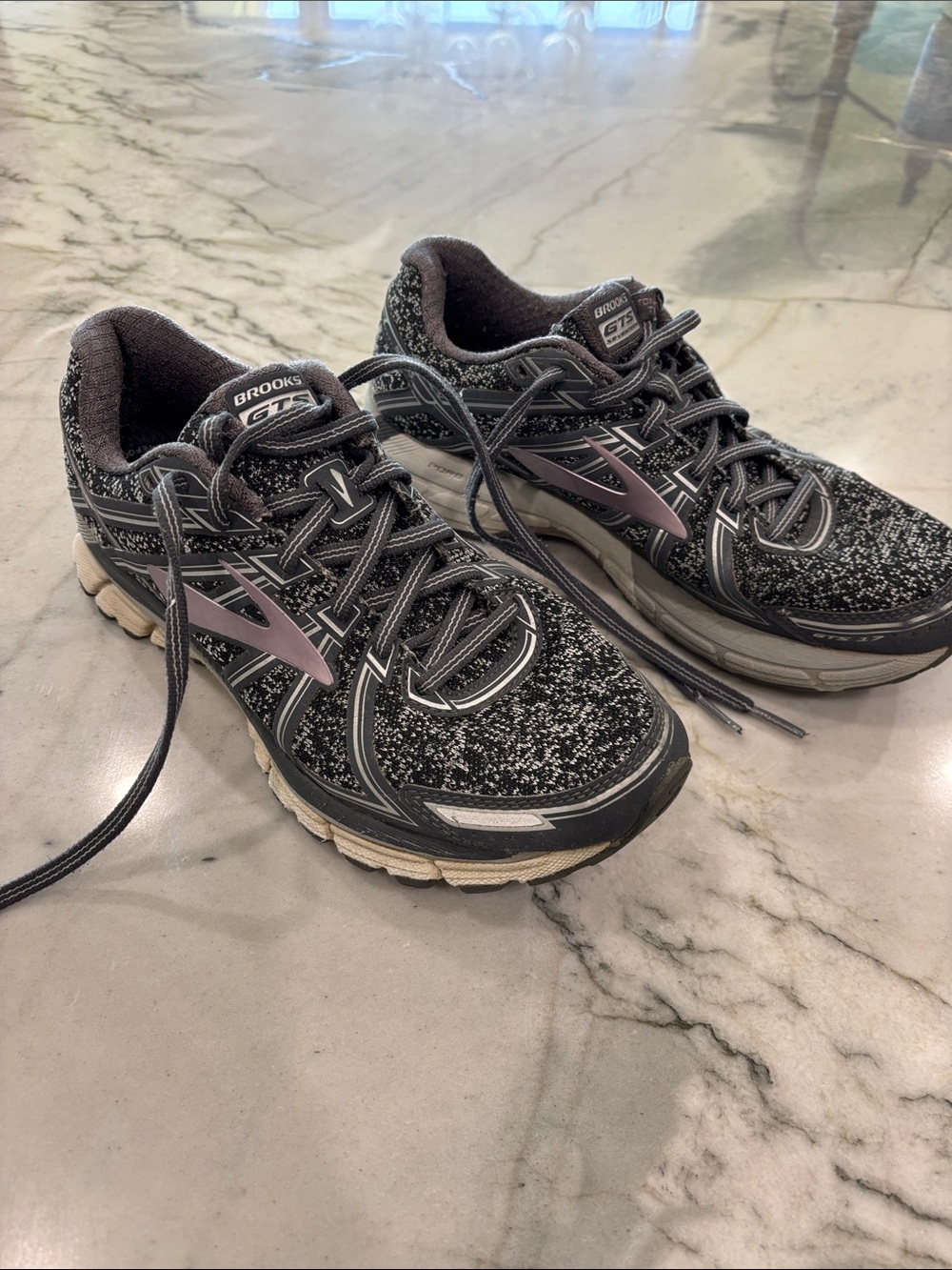 Brooks GTS Women's Black and Grey Running Sneakers with Subtle Mauve Logo